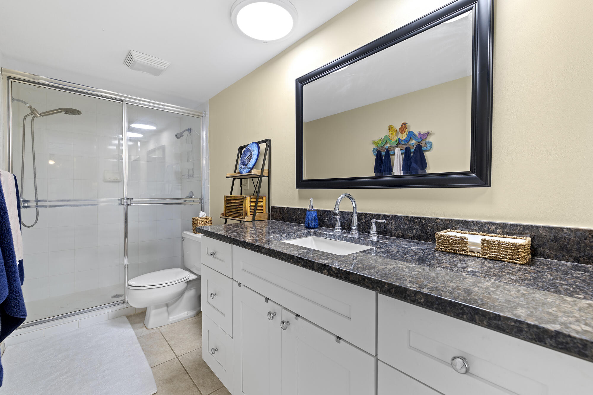 110 North Delaware Boulevard, Unit 18A Jupiter, FL 33458 - Photo 17 of 30 Primary Bath