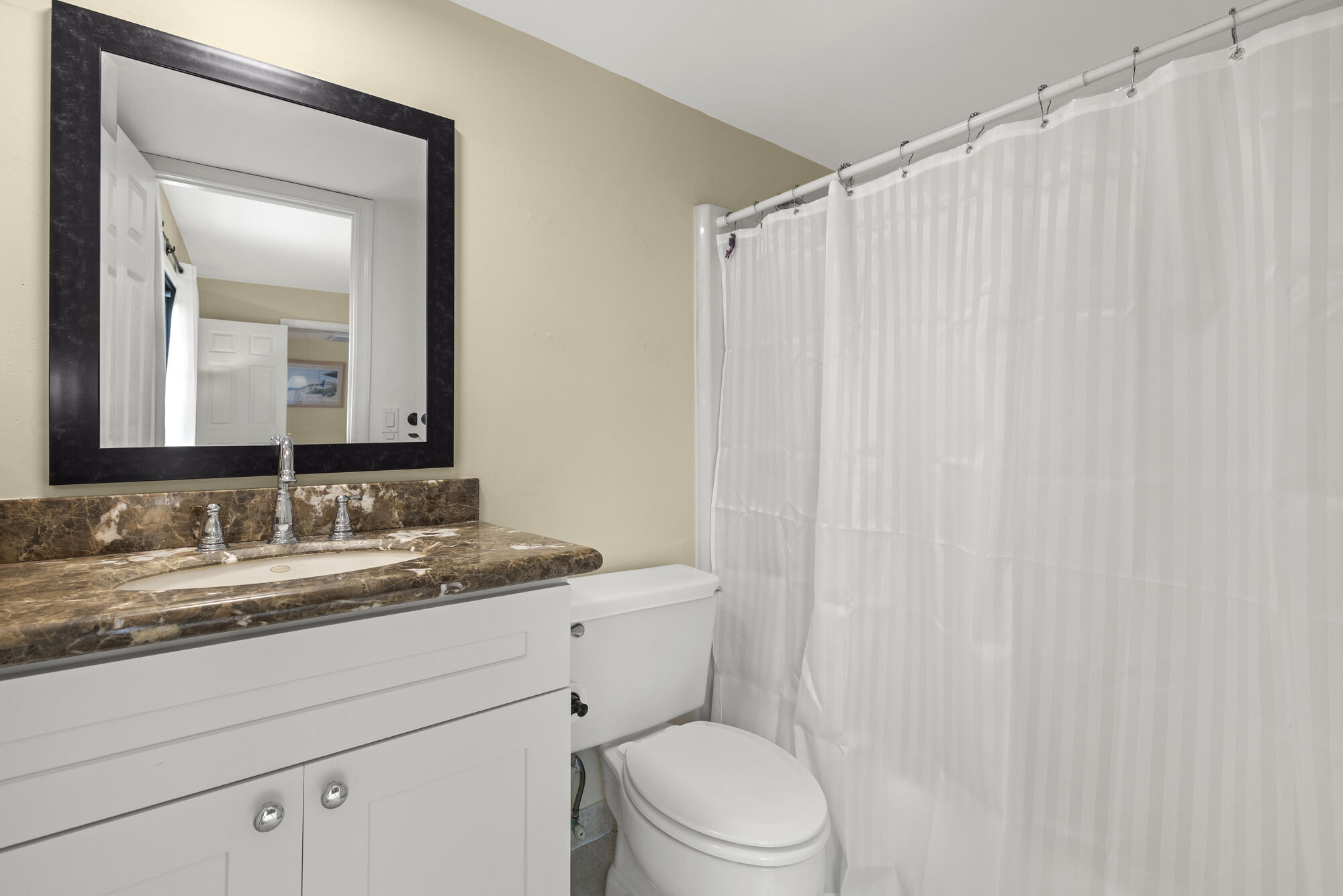 110 North Delaware Boulevard, Unit 18A Jupiter, FL 33458 - Photo 20 of 30 Remodeled Second Bath