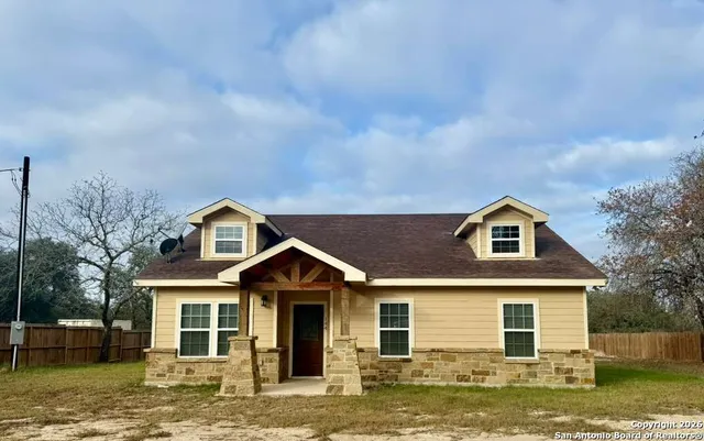 $2,100 | 144 County Road 6813, Natalia, TX 78059