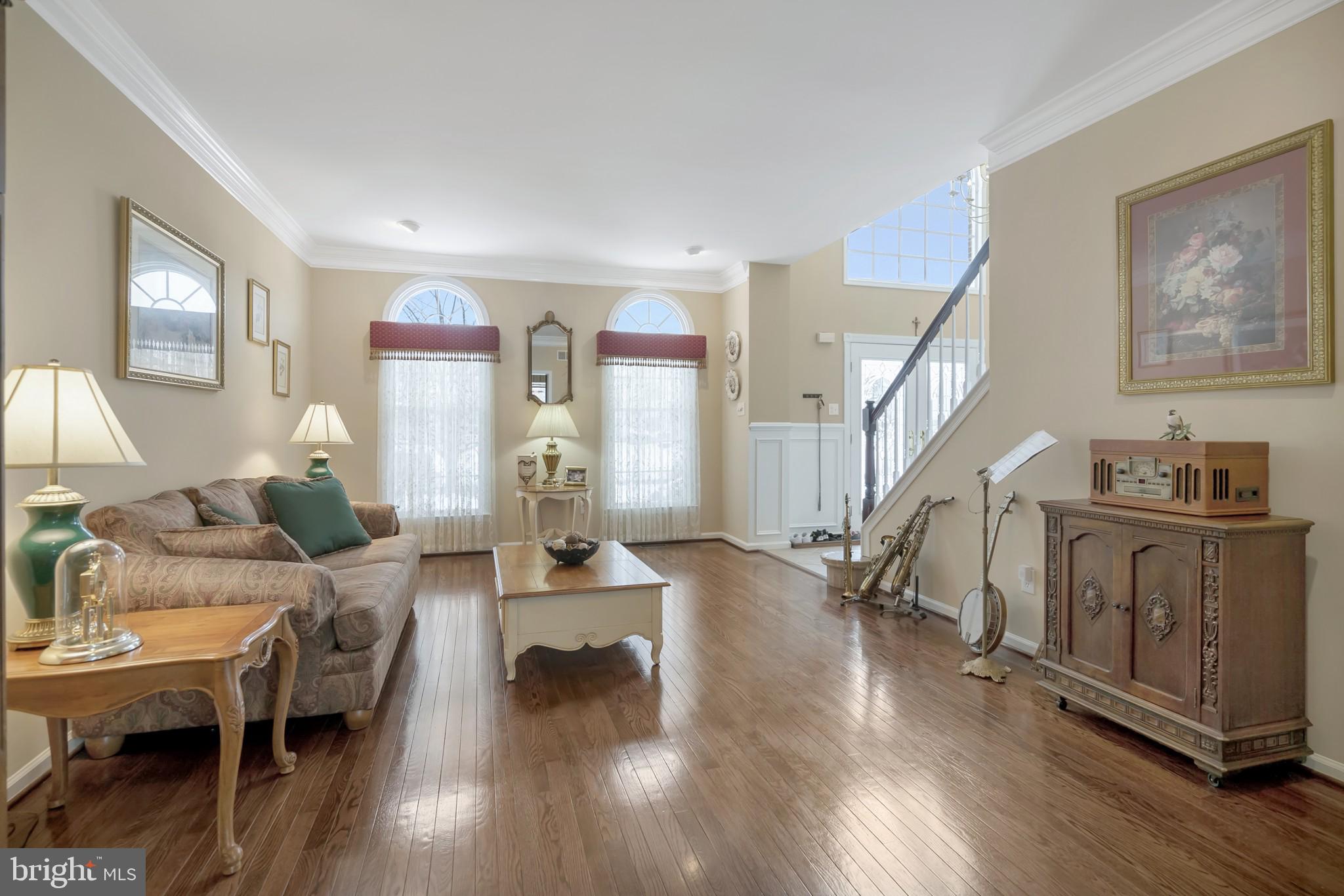 2037 Carmel Drive Jamison, PA 18929 - Photo 10 of 42 sun filled room w Gleaming hardwood floors