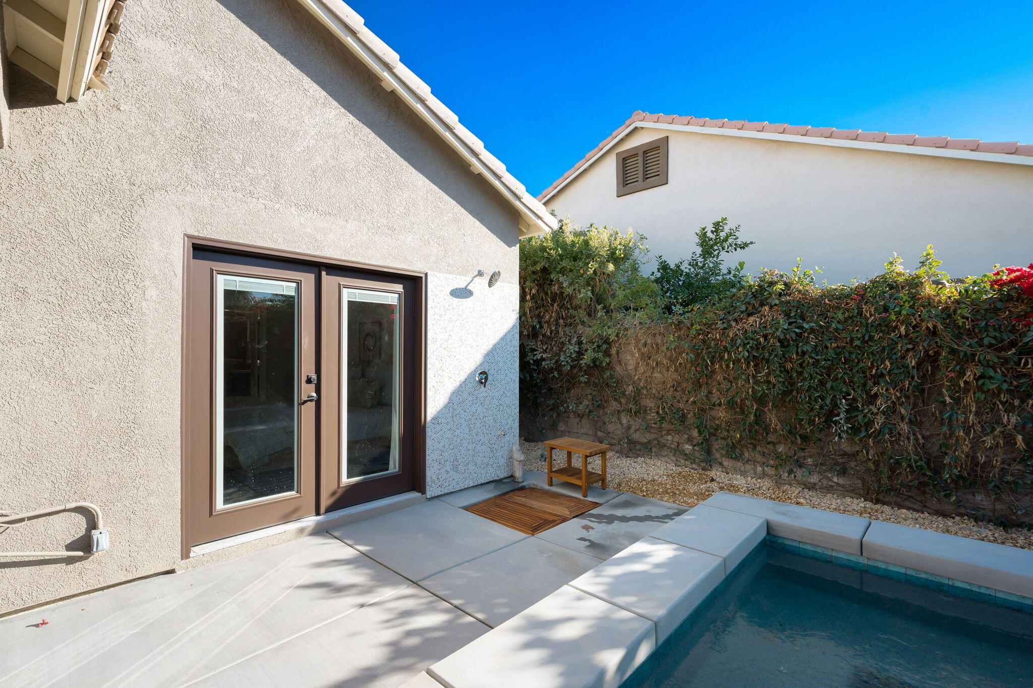 45809 Crosswater Street Indio, CA 92201 - Photo 29 of 48 a backyard of a house with seating space