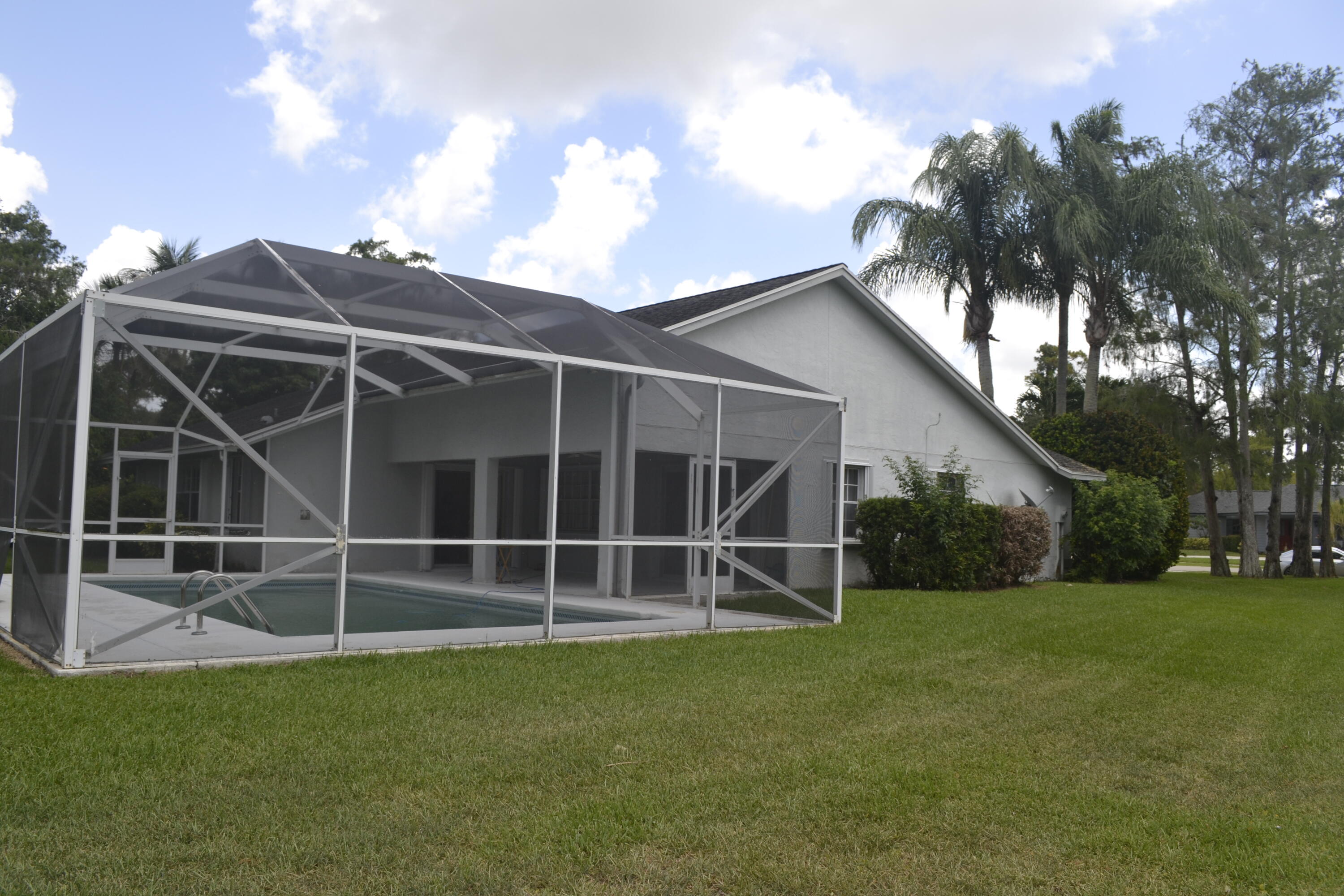 1104 Raintree Lane Wellington, FL 33414 - Photo 22 of 30 South side House