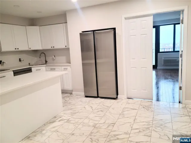$2,550 | 1590 Anderson Avenue, Unit 22F, Fort Lee, NJ 07024