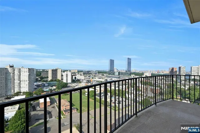 $2,550 | 1590 Anderson Avenue, Unit 22F, Fort Lee, NJ 07024