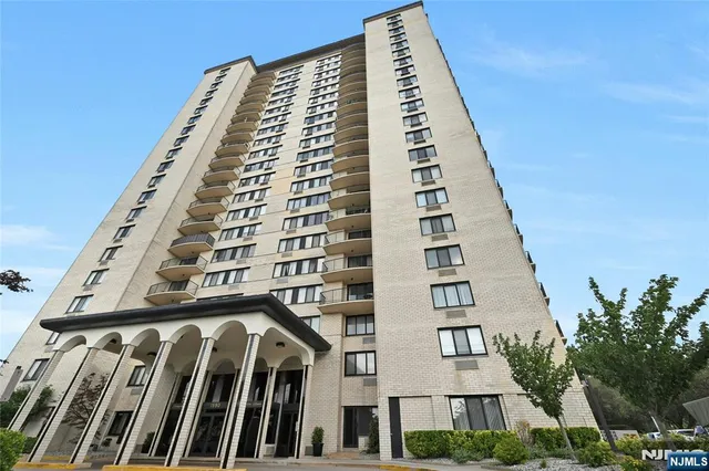 $2,550 | 1590 Anderson Avenue, Unit 22F, Fort Lee, NJ 07024
