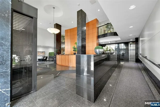 $2,550 | 1590 Anderson Avenue, Unit 22F, Fort Lee, NJ 07024