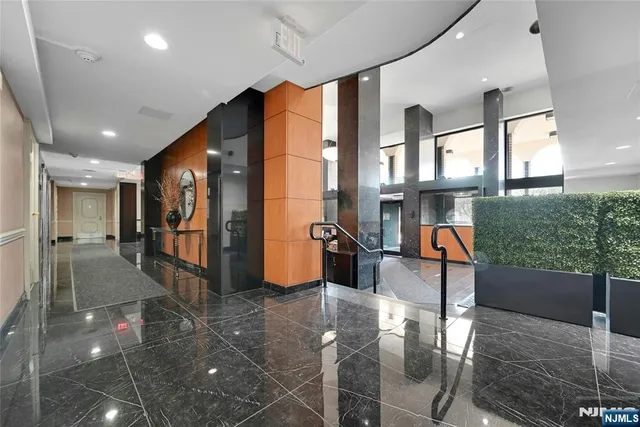 $2,550 | 1590 Anderson Avenue, Unit 22F, Fort Lee, NJ 07024