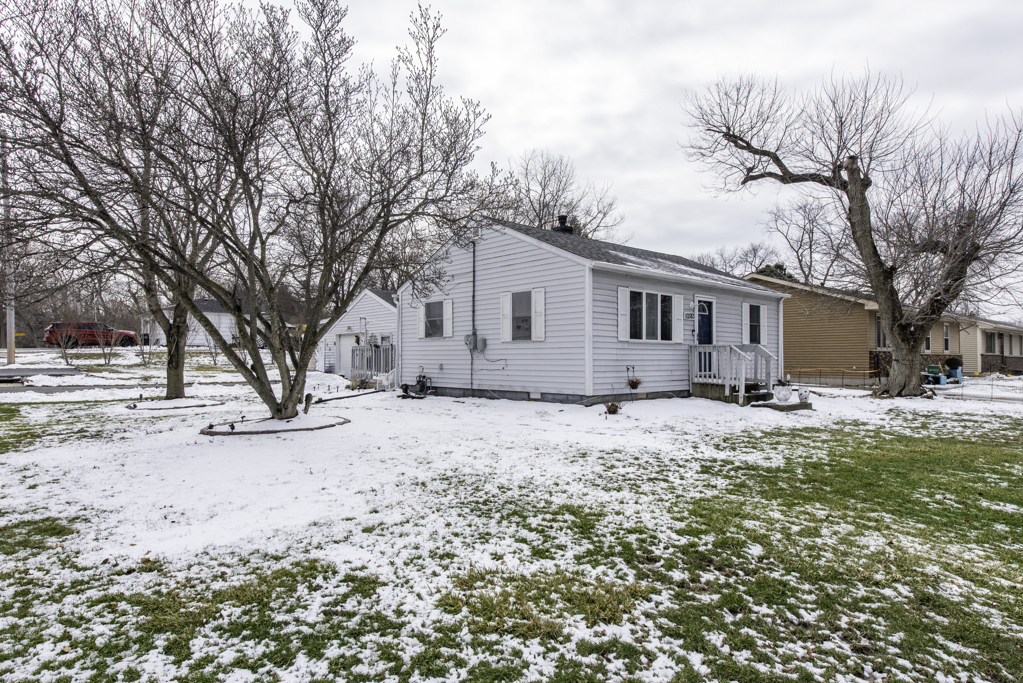 10383 West Yorkhouse Road Beach Park, IL 60087 - Photo 2 of 19