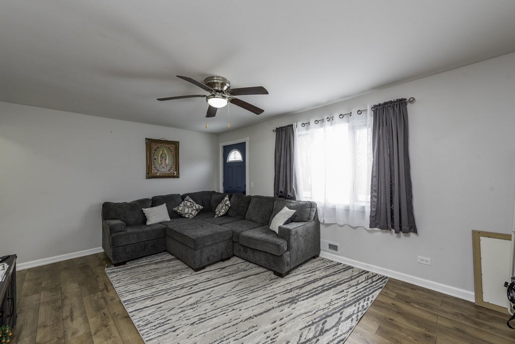 10383 West Yorkhouse Road Beach Park, IL 60087 - Photo 4 of 19
