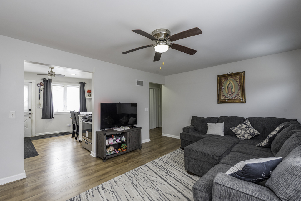 10383 West Yorkhouse Road Beach Park, IL 60087 - Photo 5 of 19