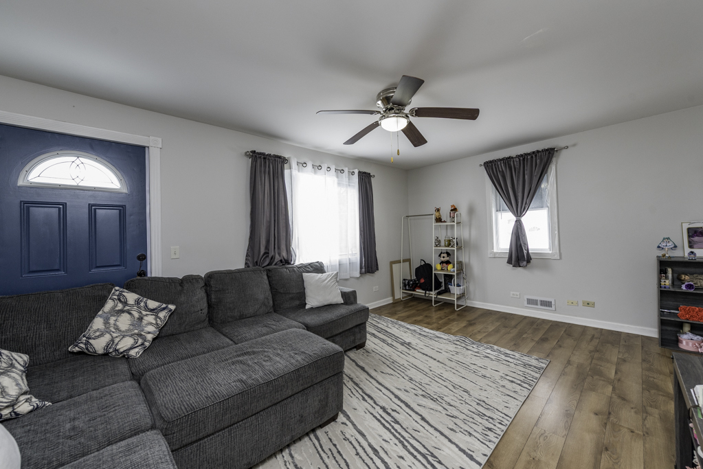 10383 West Yorkhouse Road Beach Park, IL 60087 - Photo 6 of 19