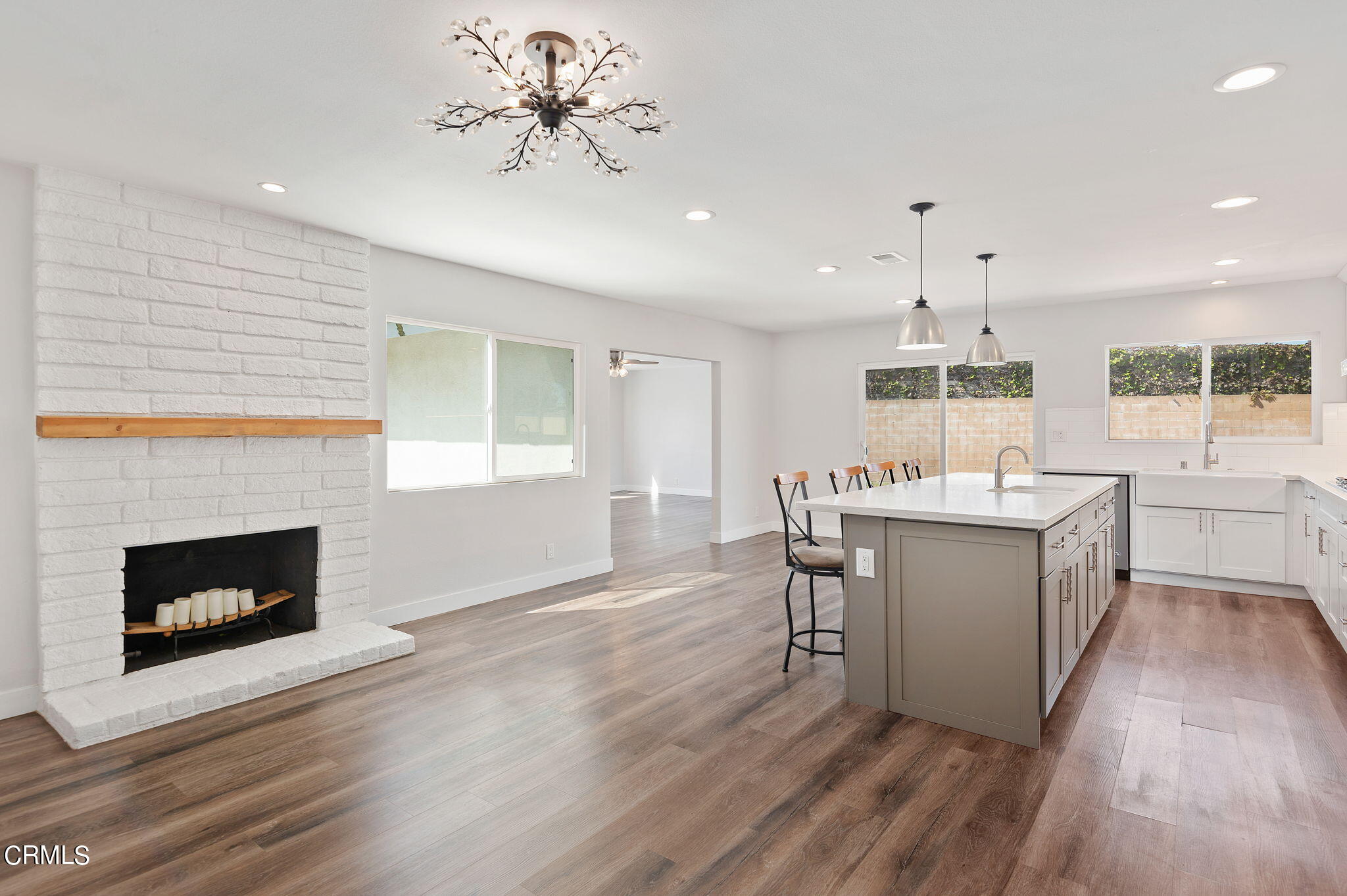 2364 Jardin Drive Oxnard, CA 93036 - Photo 3 of 20 4-web-or-mls-04 - Dining - Kitchen