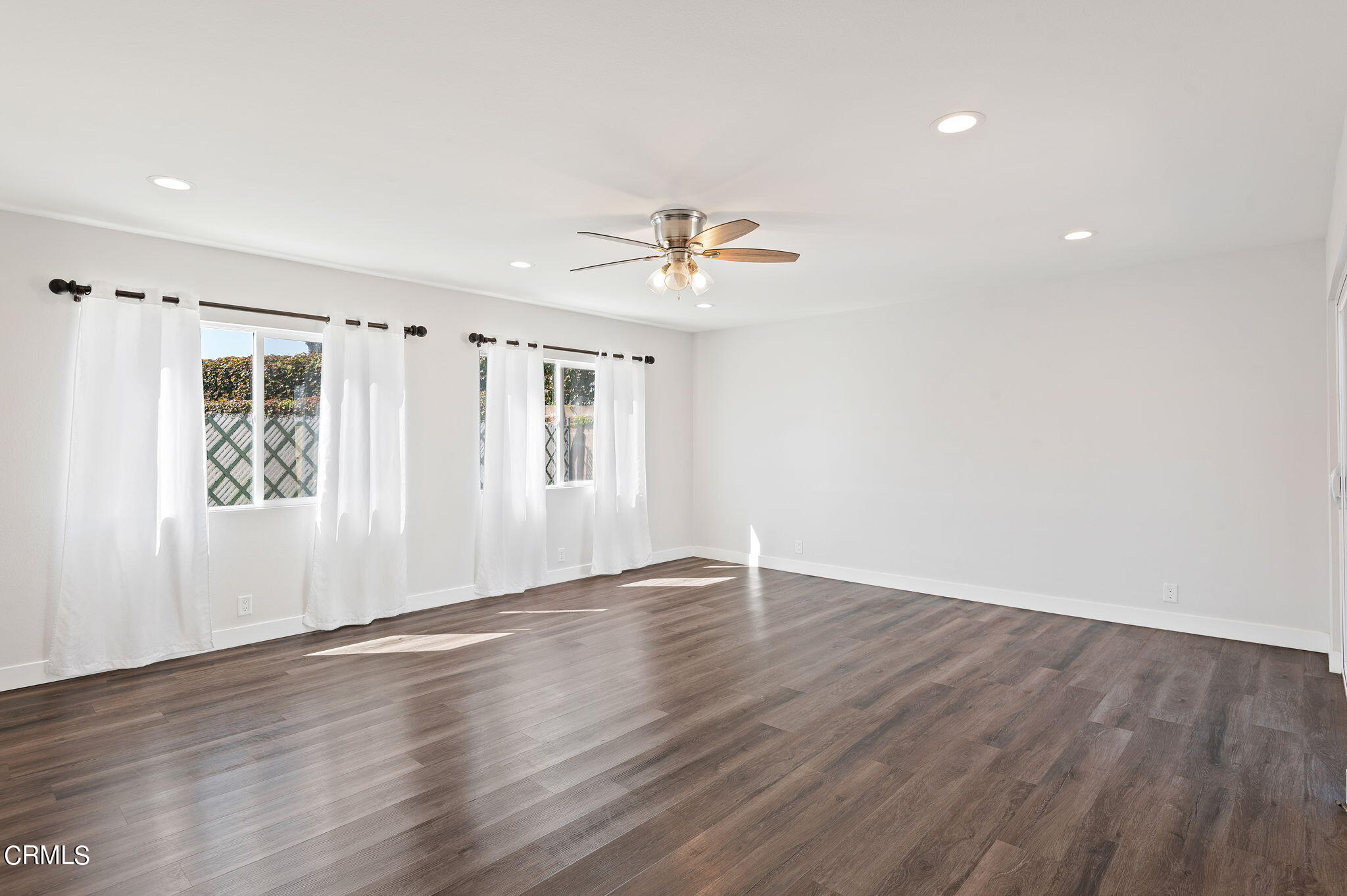 2364 Jardin Drive Oxnard, CA 93036 - Photo 6 of 20 9-web-or-mls-09 - Family Room