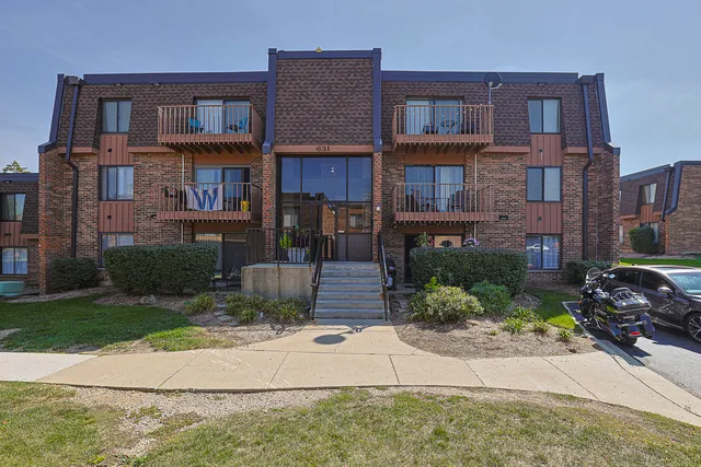 $184,900 | 631 Derry Court, Unit 3C, Schaumburg, IL 60193