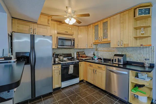 $184,900 | 631 Derry Court, Unit 3C, Schaumburg, IL 60193