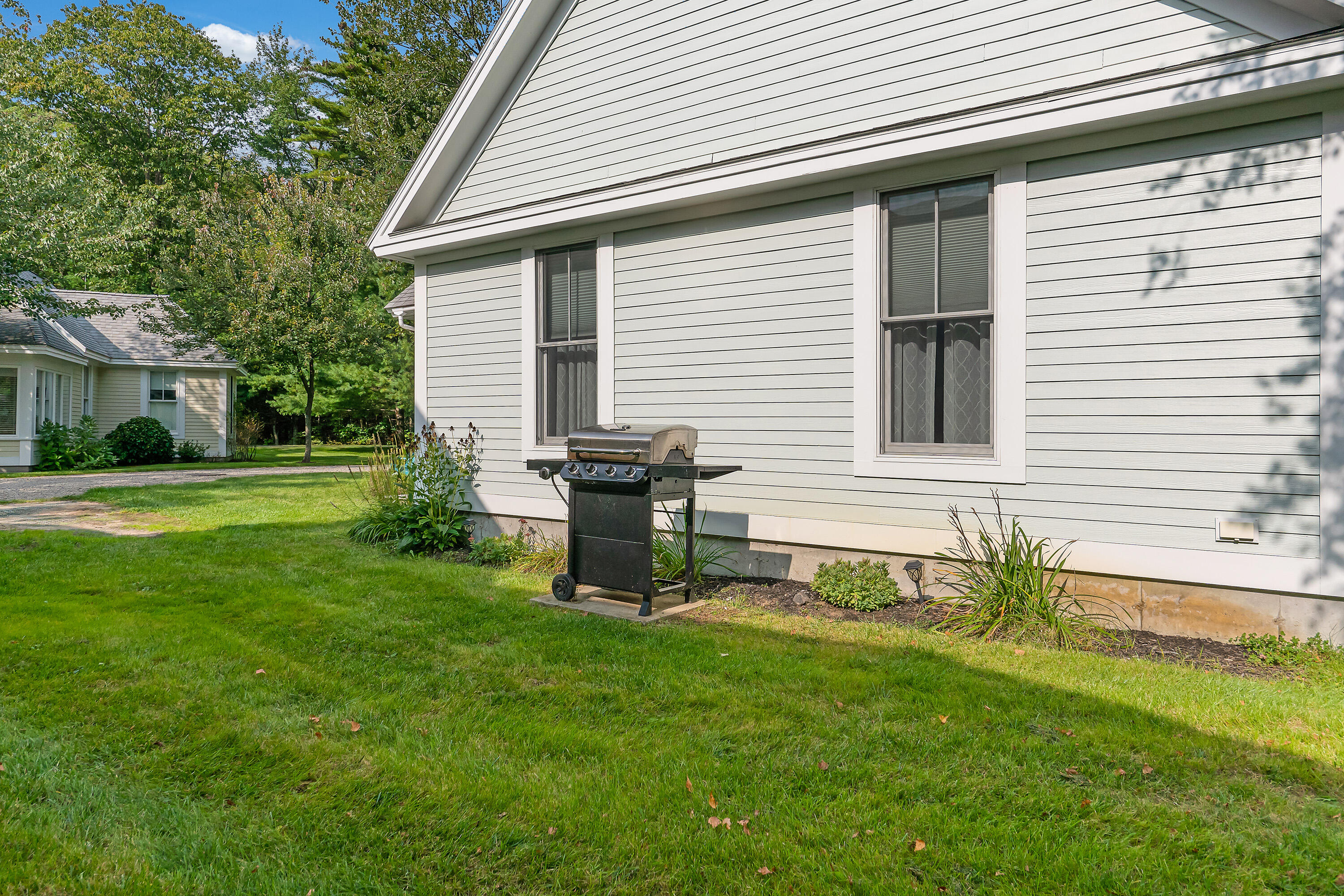 454 Post Road, Unit 130 Wells, ME 04090 - Photo 36 of 46 Private Side Yard