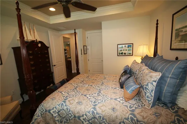 a bed room with a bed and a closet