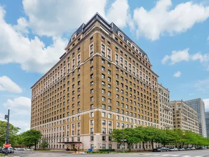 $1,000,000 | 3500 North Lake Shore Drive, Unit 3C, Chicago, IL 60657