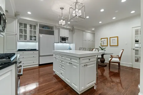 $1,000,000 | 3500 North Lake Shore Drive, Unit 3C, Chicago, IL 60657