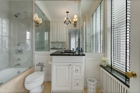 $1,000,000 | 3500 North Lake Shore Drive, Unit 3C, Chicago, IL 60657