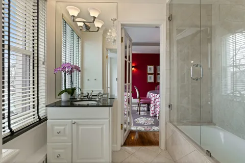 $1,000,000 | 3500 North Lake Shore Drive, Unit 3C, Chicago, IL 60657