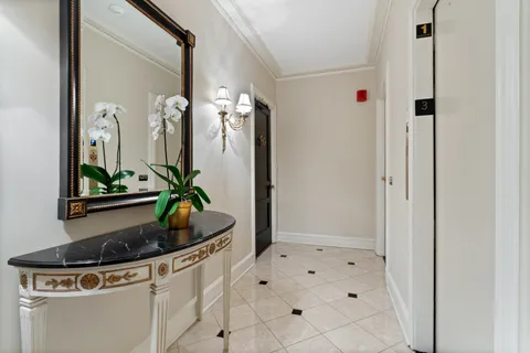 $1,000,000 | 3500 North Lake Shore Drive, Unit 3C, Chicago, IL 60657