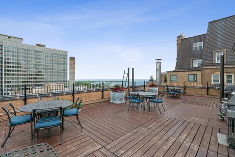 $1,000,000 | 3500 North Lake Shore Drive, Unit 3C, Chicago, IL 60657