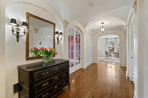 $1,000,000 | 3500 North Lake Shore Drive, Unit 3C, Chicago, IL 60657