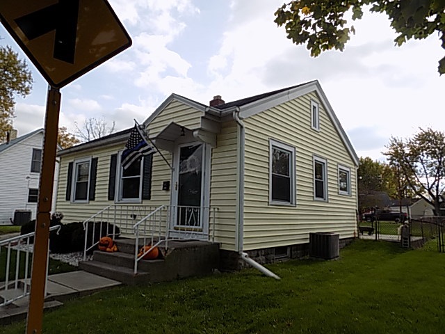 1049 North 2nd Street Decatur, IN 46733 - Photo 3 of 29