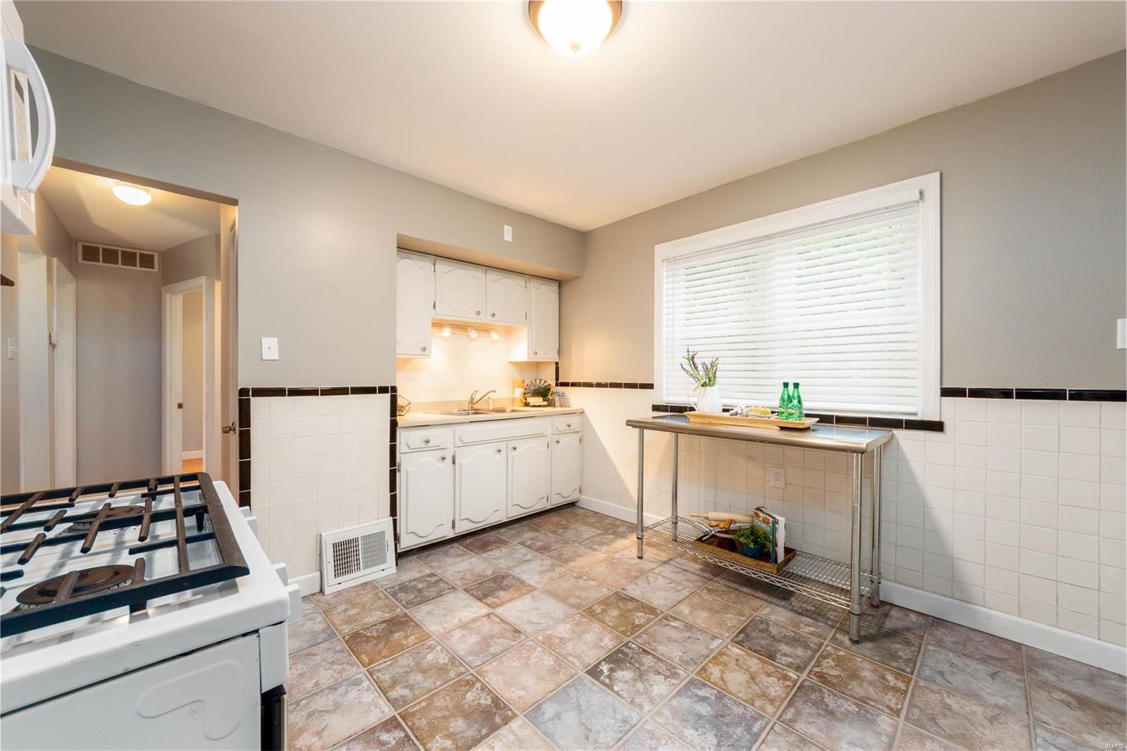195 Derhake Road Florissant, MO 63031 - Photo 6 of 18 Gallery Image 6