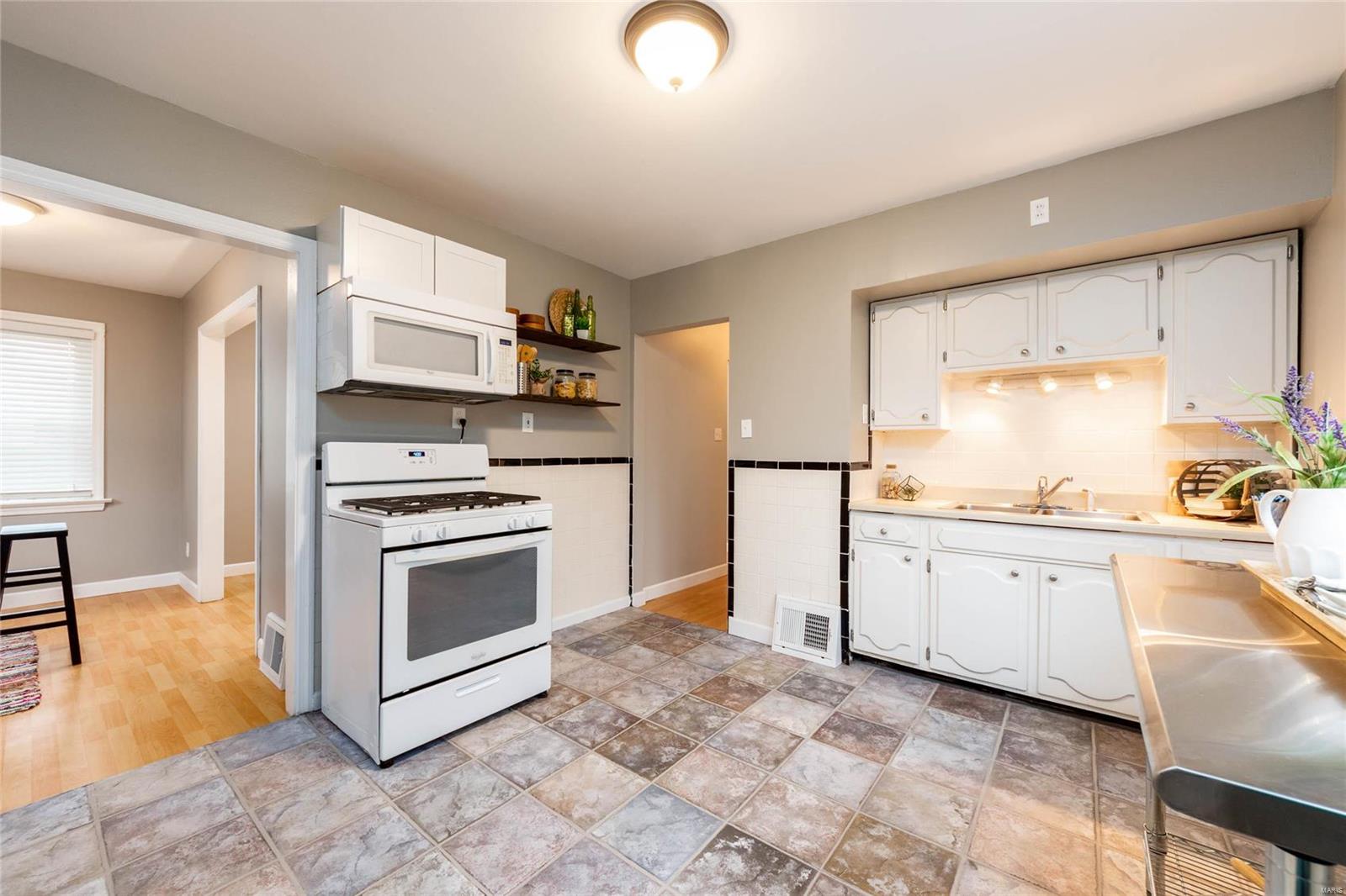 195 Derhake Road Florissant, MO 63031 - Photo 7 of 18 Gallery Image 7