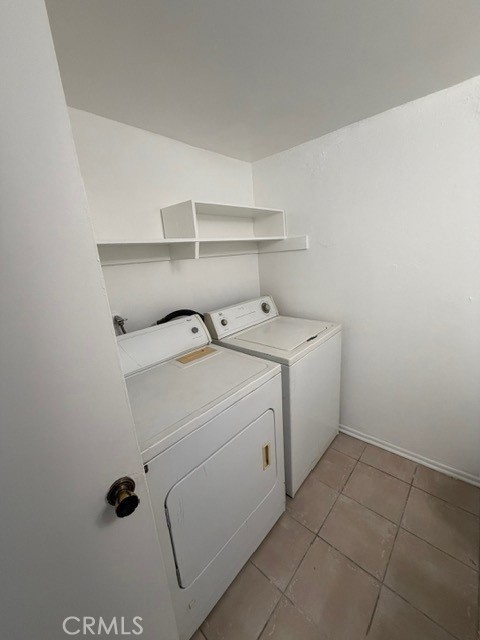 2822 Monroe Street Riverside, CA 92504 - Photo 3 of 13 a utility room with dryer and washer