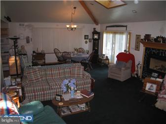 314 Chelsea Road Fairless Hills, PA 19030 - Photo 5 of 12 Living Room