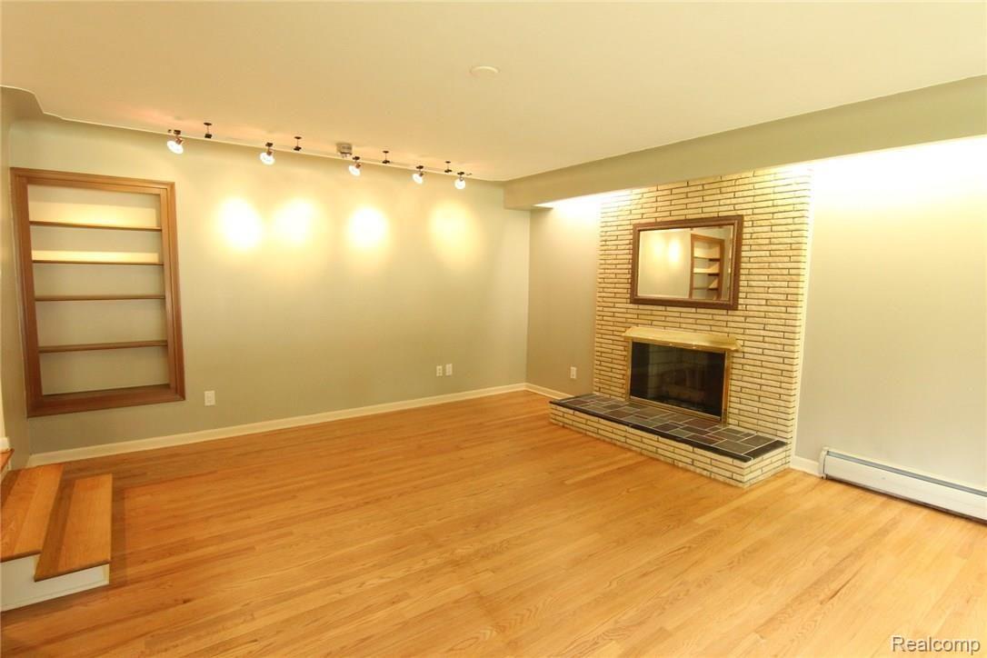 671 Wilwood Road Rochester, MI 48309 - Photo 13 of 39 Living Room (4).JPG