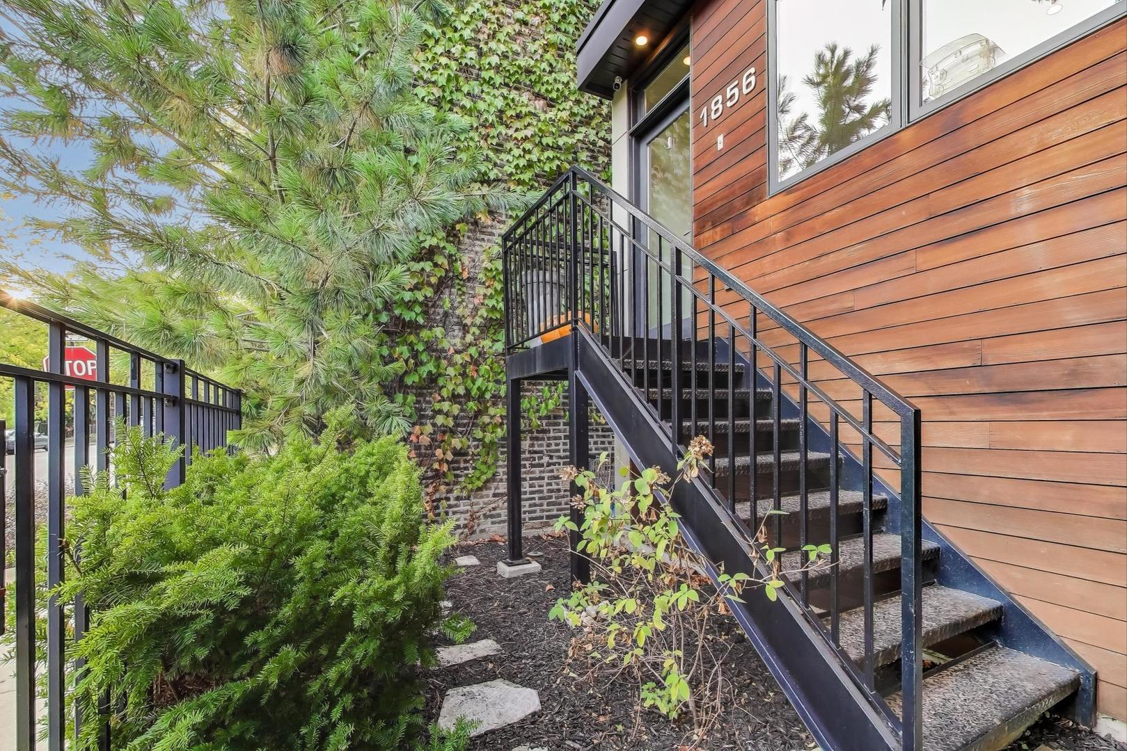 1856 West Huron Street Chicago, IL 60622 - Photo 2 of 65