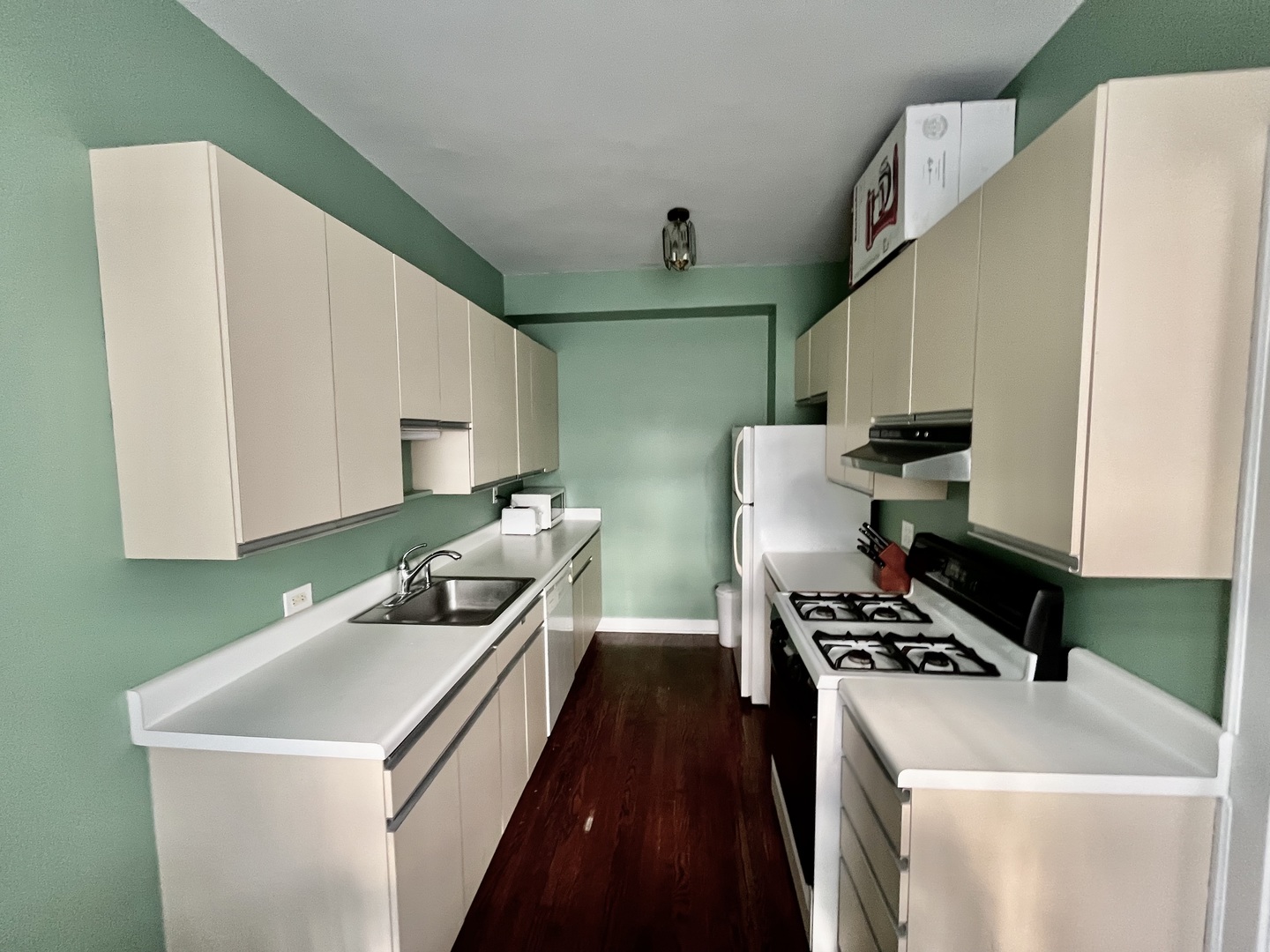 734 Noyes Street, Unit R1 Evanston, IL 60201 - Photo 8 of 20 Gallery Image 8