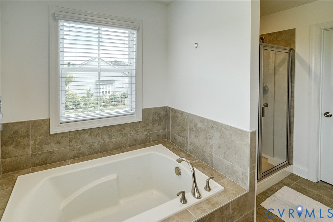119 Thorncliff Road Ashland, VA 23005 - Photo 14 of 30 a bathroom with a bathtub