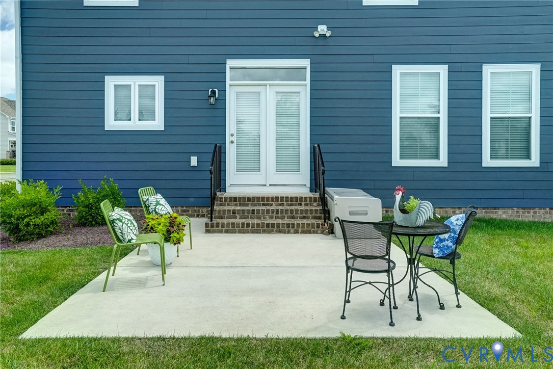 119 Thorncliff Road Ashland, VA 23005 - Photo 28 of 30 a view of two chairs in patio of the house