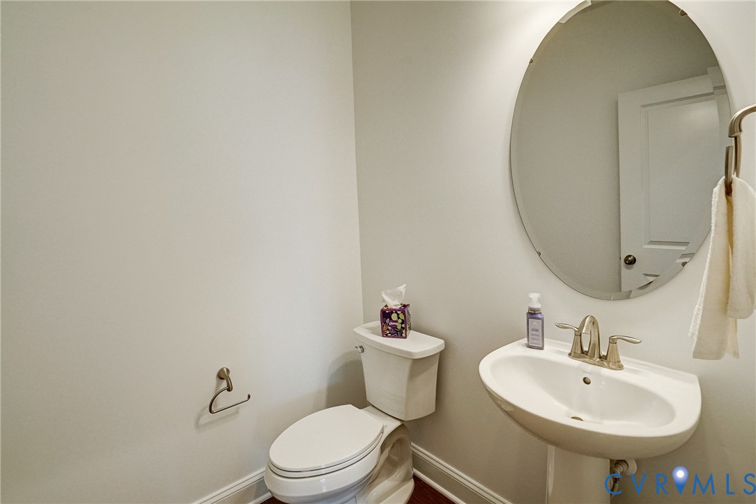 119 Thorncliff Road Ashland, VA 23005 - Photo 10 of 30 a bathroom with a sink a mirror and a toilet