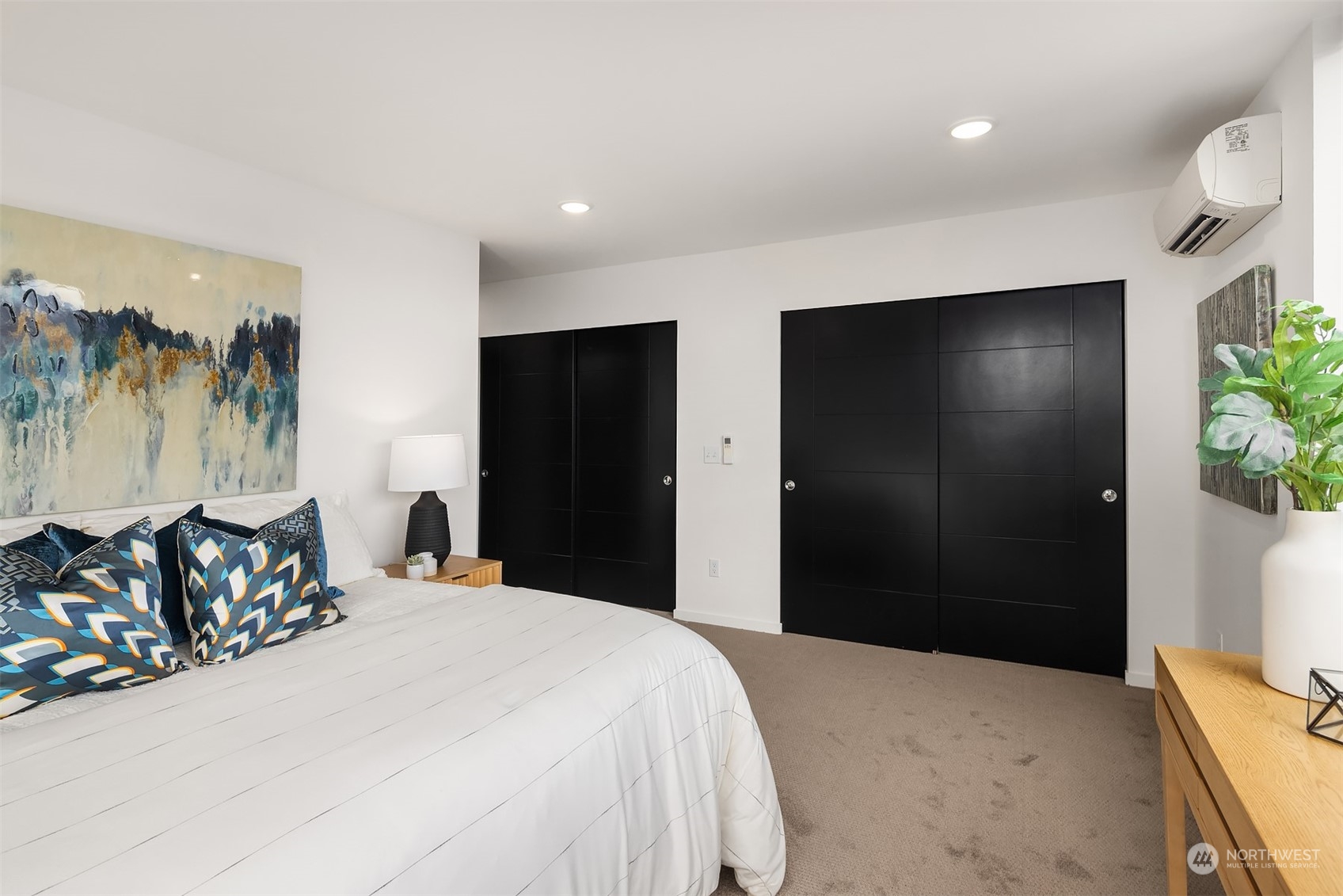2307 West Raye Street Seattle, WA 98199 - Photo 19 of 38 a bedroom with a bed and a painting on the wall