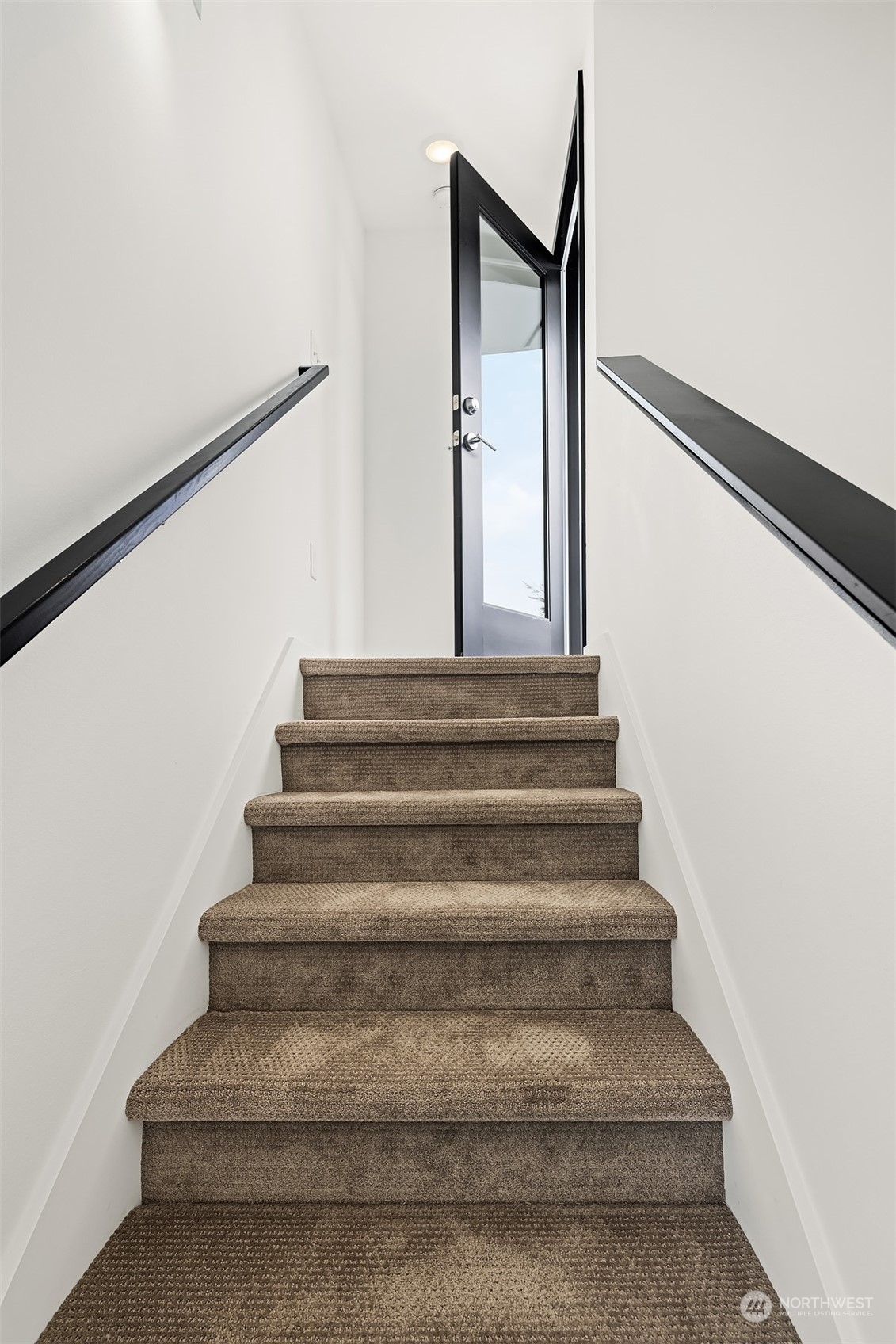 2307 West Raye Street Seattle, WA 98199 - Photo 22 of 38 a view of entryway
