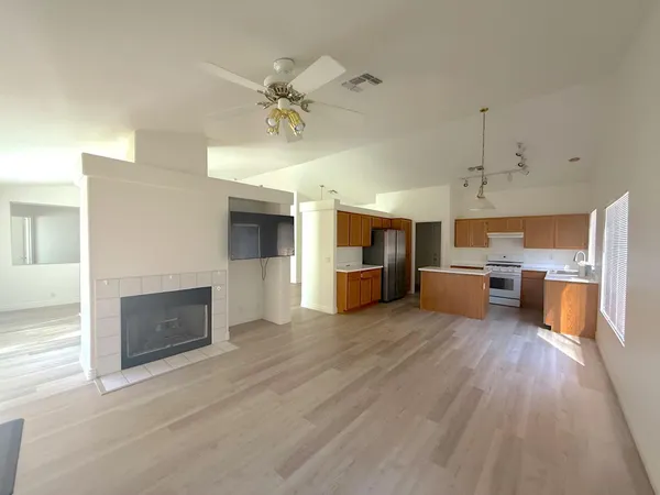 $2,200 | 19858 North 33rd Place, Phoenix, AZ 85050