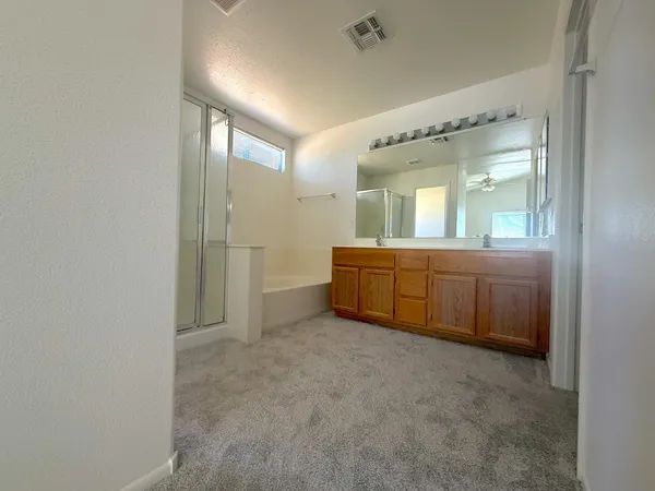 $2,200 | 19858 North 33rd Place, Phoenix, AZ 85050