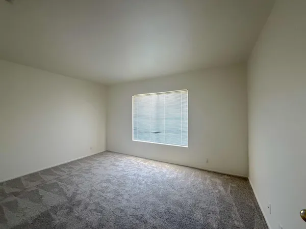 $2,200 | 19858 North 33rd Place, Phoenix, AZ 85050