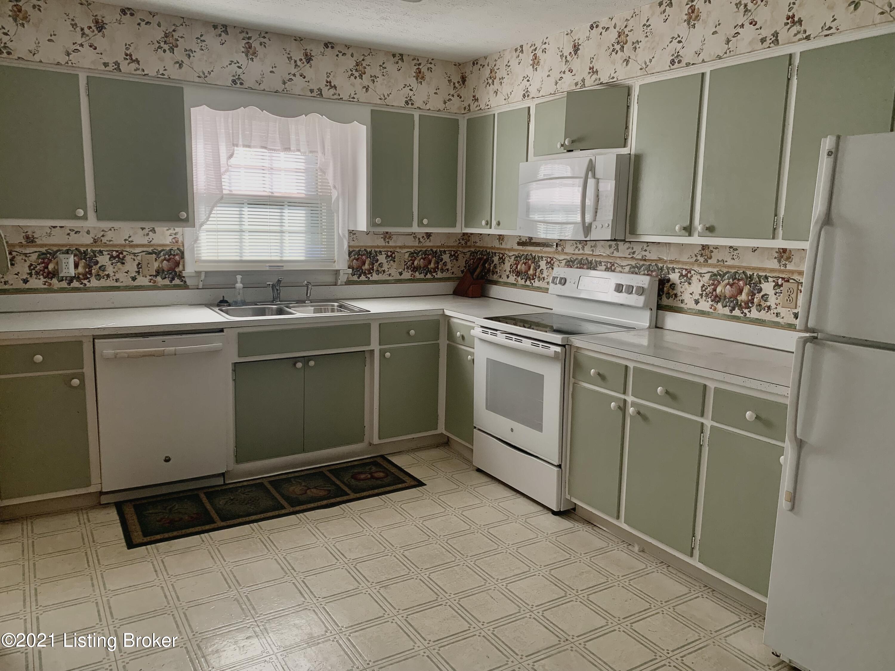 4007 Fern Valley Road Louisville, KY 40219 - Photo 16 of 39 Kitchen