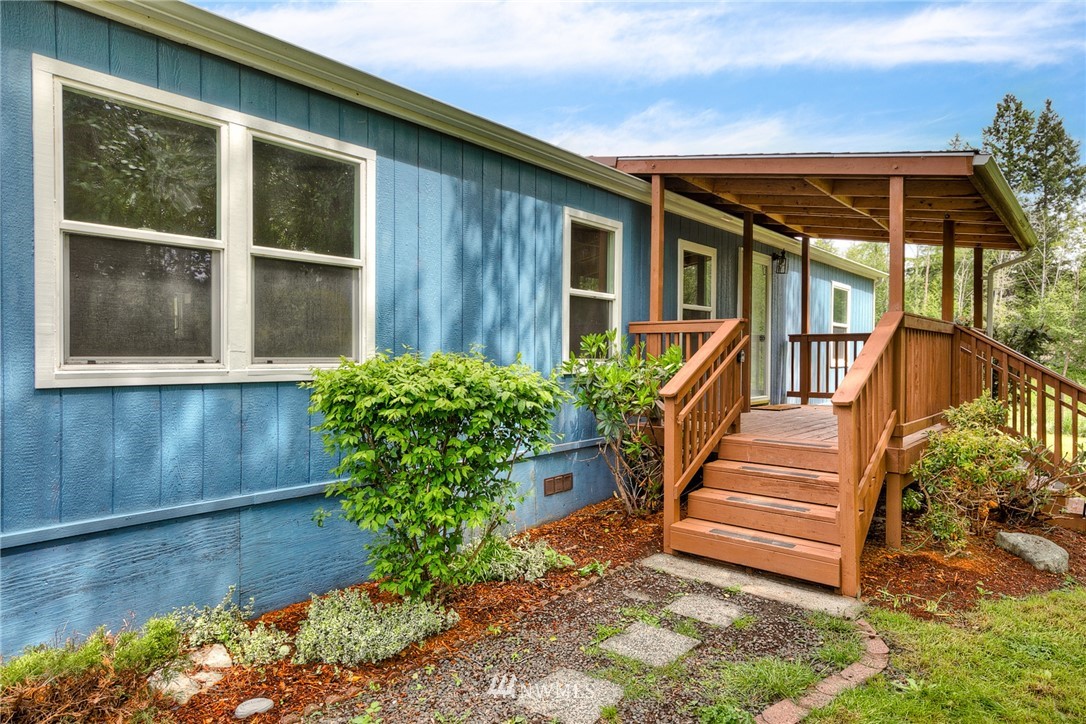 6255 Southeast Sedgwick Road Port Orchard, WA 98366 - Photo 3 of 23 Gallery Image 3