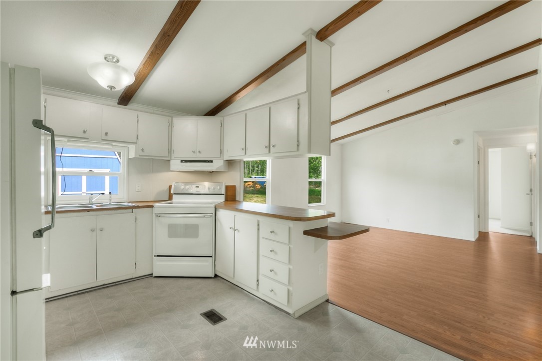 6255 Southeast Sedgwick Road Port Orchard, WA 98366 - Photo 7 of 23 Gallery Image 7