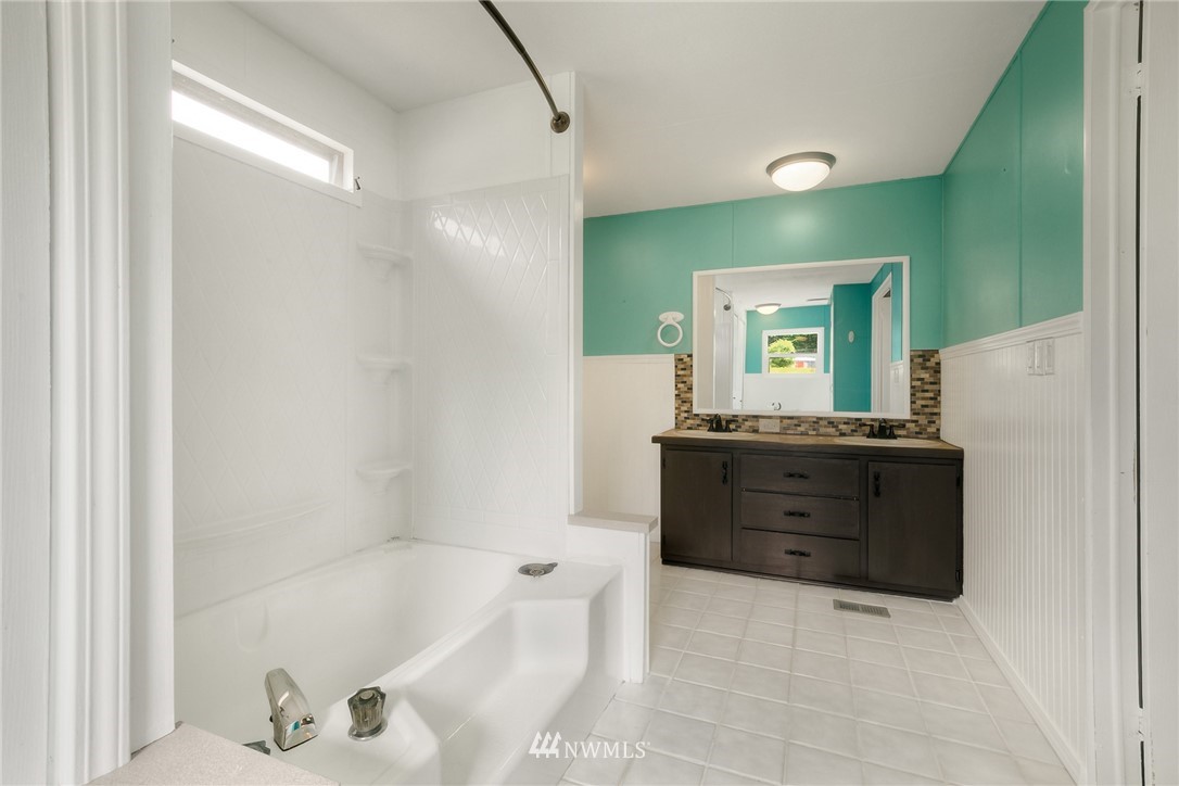 6255 Southeast Sedgwick Road Port Orchard, WA 98366 - Photo 10 of 23 Gallery Image 10