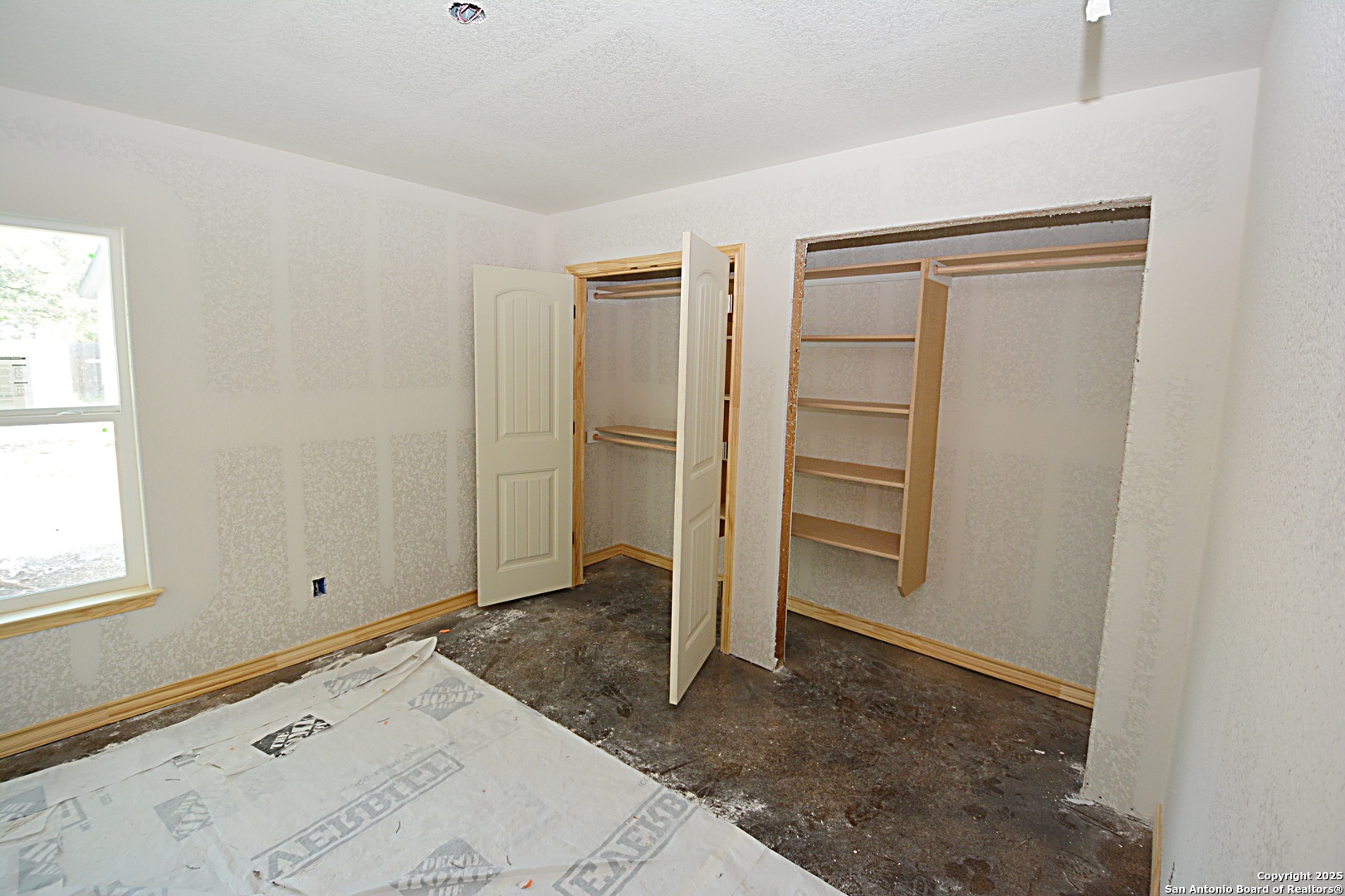 968 High Drive Spring Branch, TX 78070 - Photo 6 of 9 a view of an empty room with a closet
