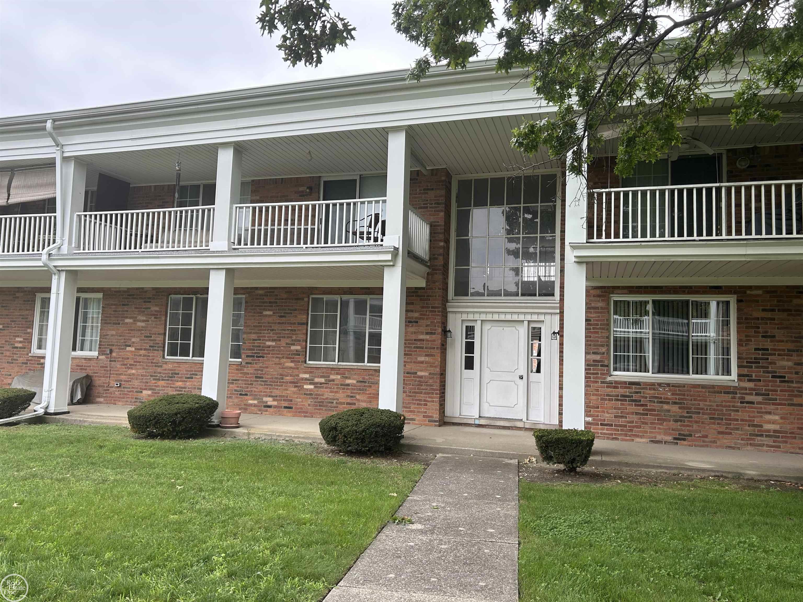 29304 Hoover Road Warren, MI 48093 - Photo 21 of 24 50116880-20.JPG